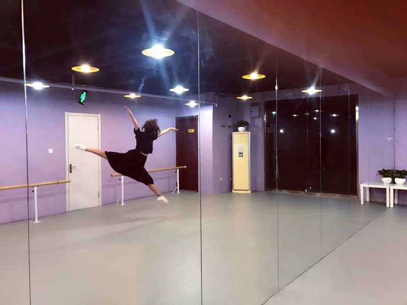五彩斑斓的舞蹈室香蕉成人在线视频最终被市场证明非主流